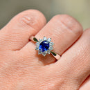 皇家蓝宝石和钻石 18ct 白金光环戒指(1.51cts)