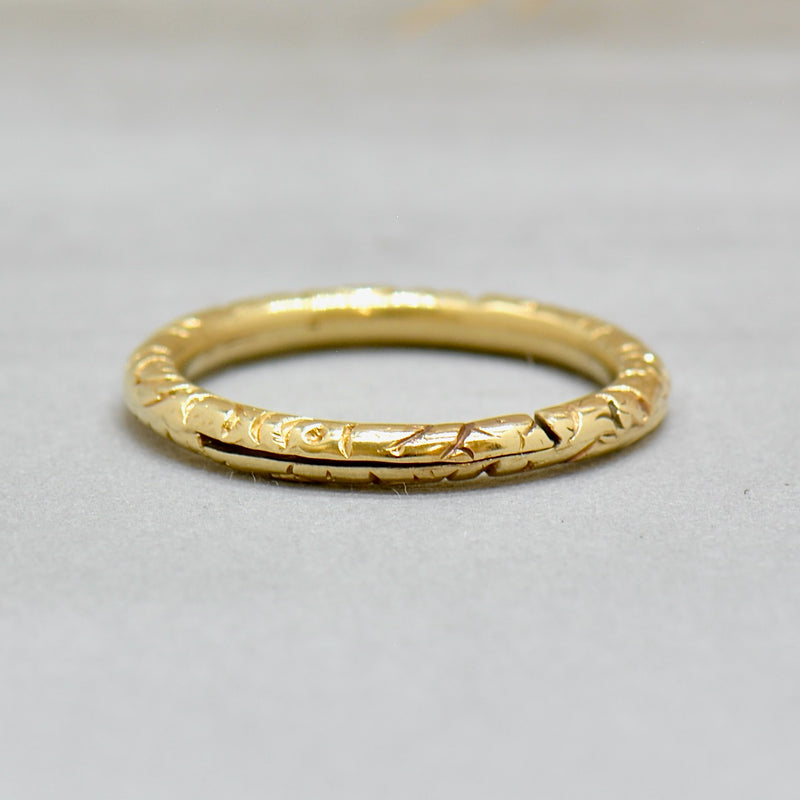 Antique Georgian 14ct yellow Gold Engraved Split Ring