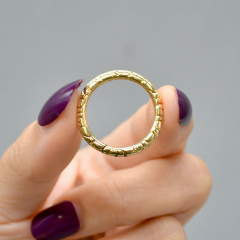 Antique Georgian 14ct yellow Gold Engraved Split Ring