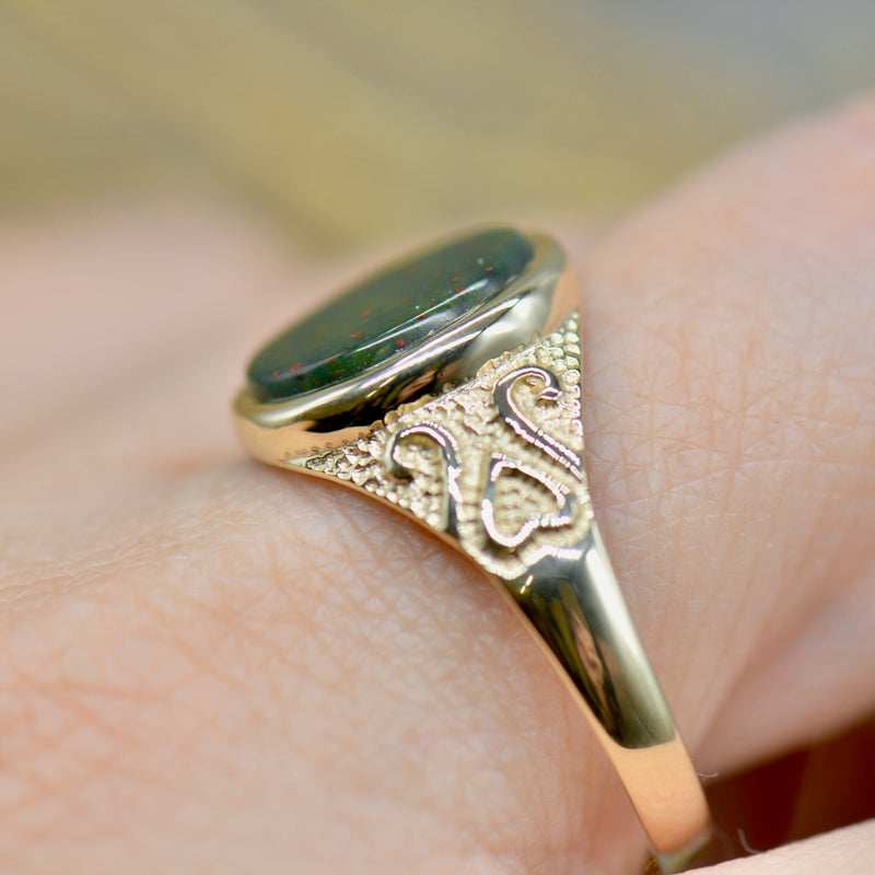 Vintage 1980s 9ct Yellow Gold Bloodstone Engraved Signet Ring