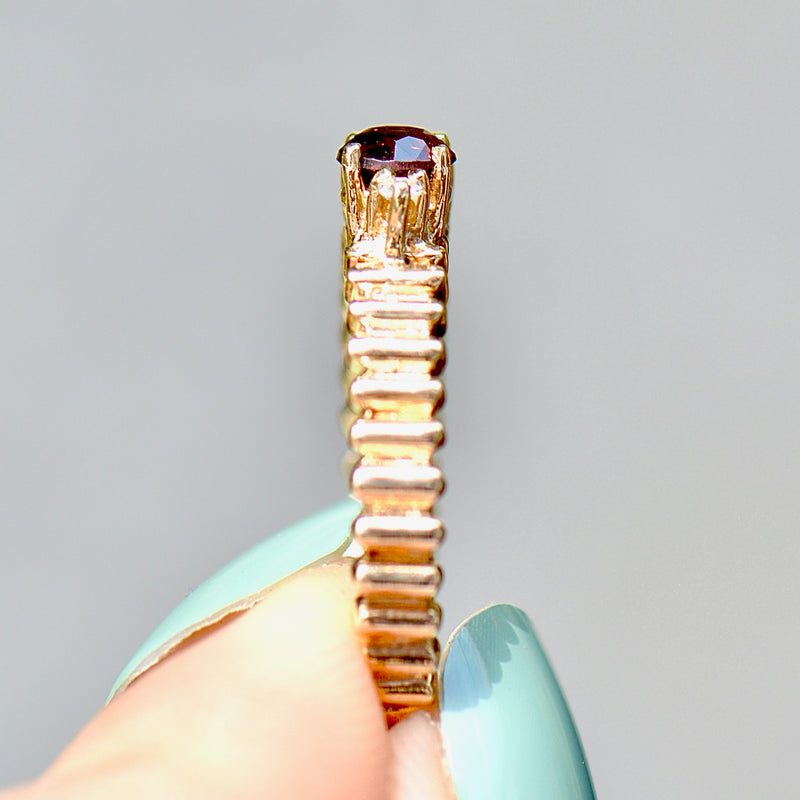 阿尔曼丁石榴石和钻石 9ct 黄金戒指