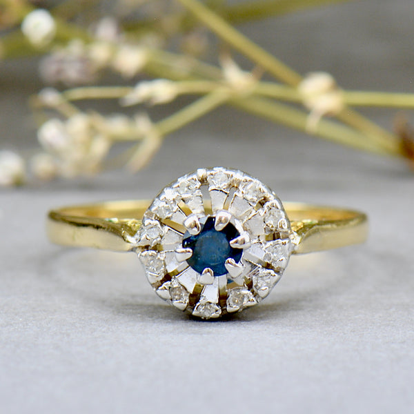 Vintage 1970s 18ct Gold Sapphire Diamond Daisy Engagement Ring