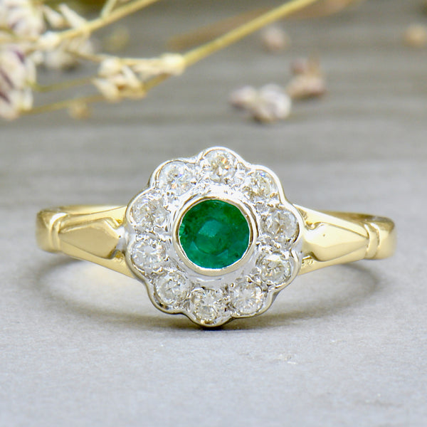 Vintage 18CT Gold Emerald & Diamond Daisy Engagement Ring