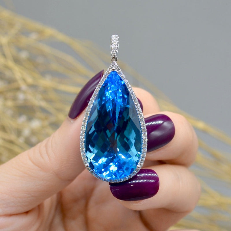 18ct White Gold Swiss Blue Topaz & Diamond Pendant (35.41cts)