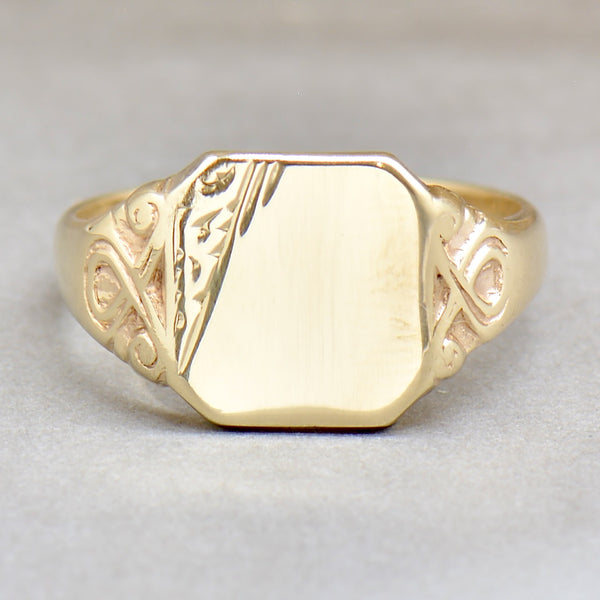 9ct Yellow Gold Mens Engraved Signet Ring