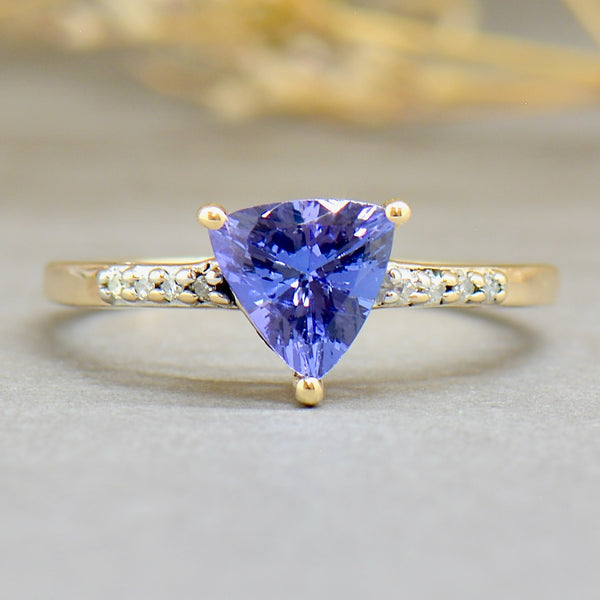 9ct Yellow Gold Tanzanite and Diamond Ring (0.84ct)