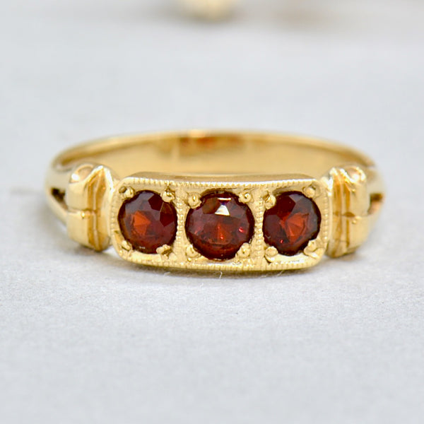 1980s Pyrope Garnet 9ct Yellow Gold Scroll Design Ring