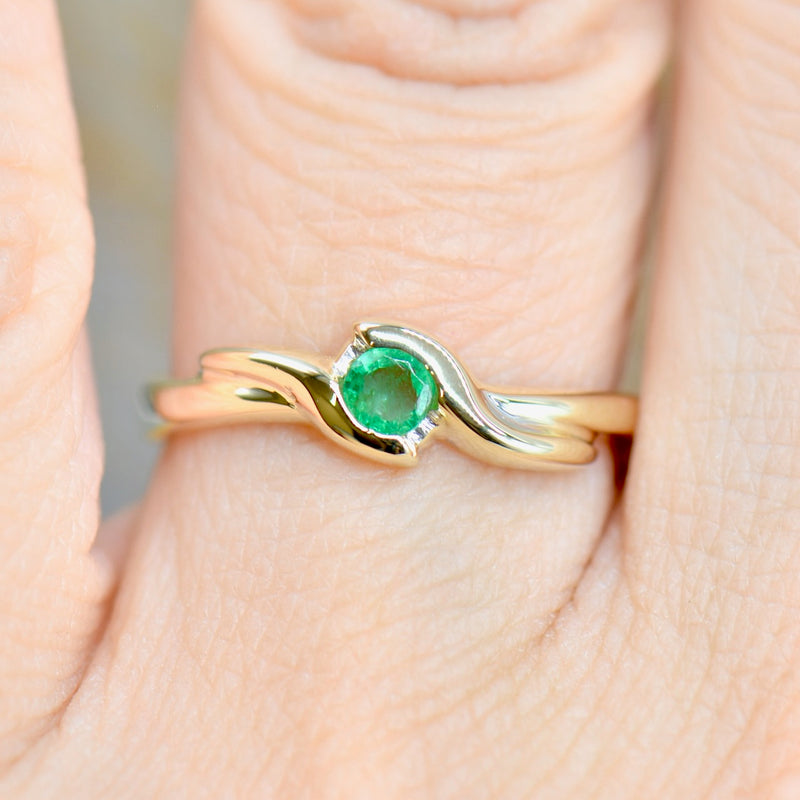 Vintage Natural Emerald Infinity Solitaire Set Band