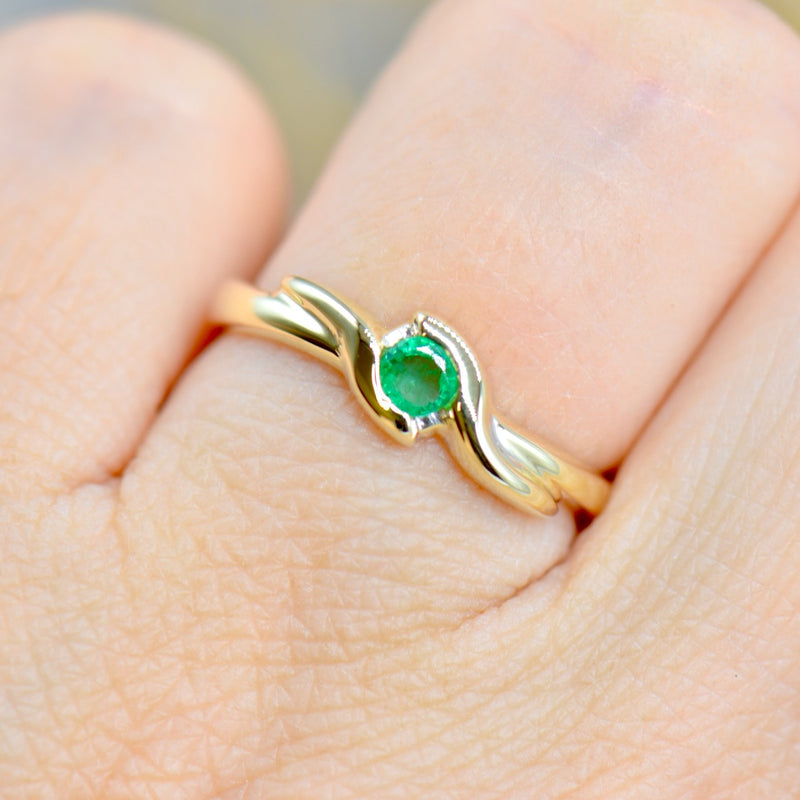 Vintage Natural Emerald Infinity Solitaire Set Band