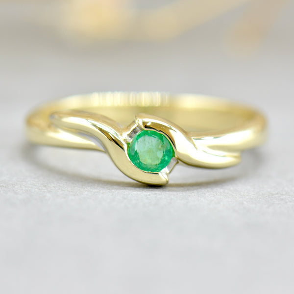 Vintage Natural Emerald Infinity Solitaire Set Band