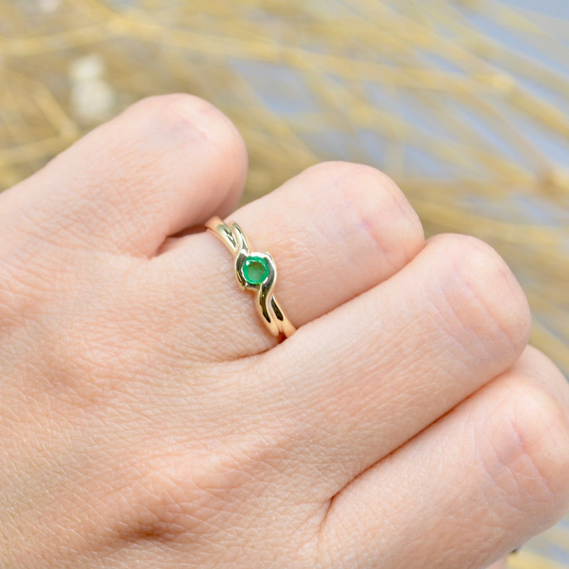 Vintage Natural Emerald Infinity Solitaire Set Band