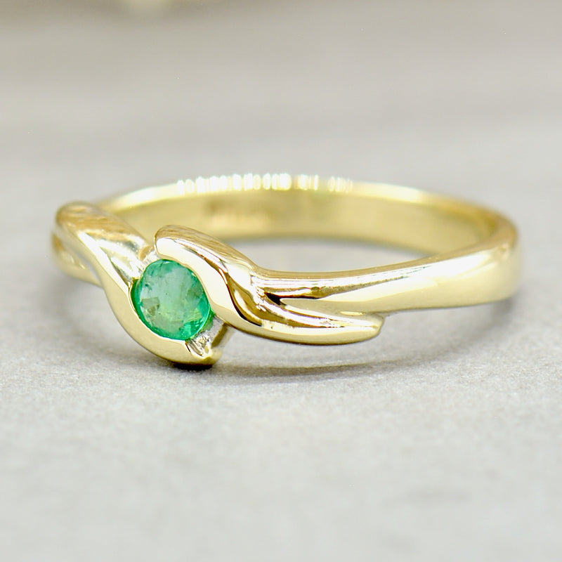 Vintage Natural Emerald Infinity Solitaire Set Band