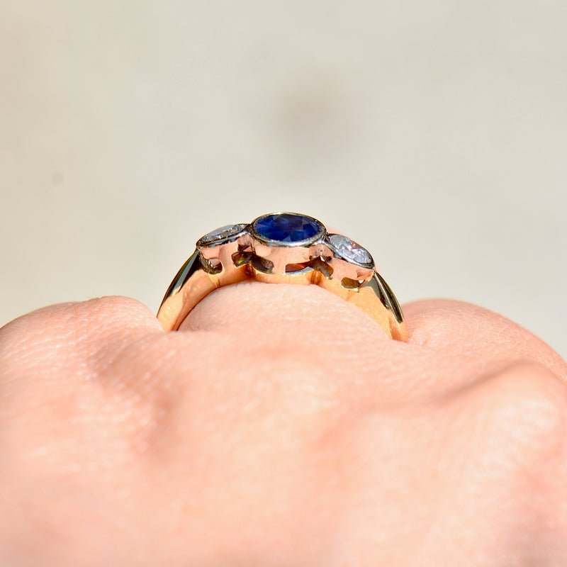 Vintage 1990s Sapphire and Diamond 18ct Yellow Gold Trilogy Engagement Ring (1.52cts)