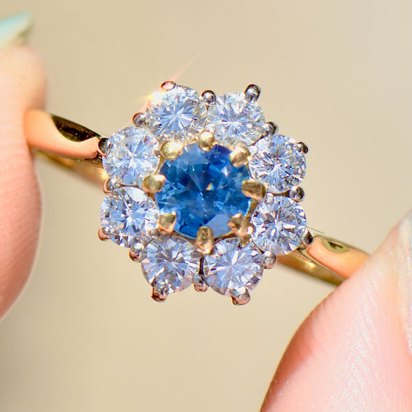 Vintage 1990s Cornflower Blue Sapphire & Diamond 18ct Yellow Gold Halo Daisy Engagement Ring (1.42cts)