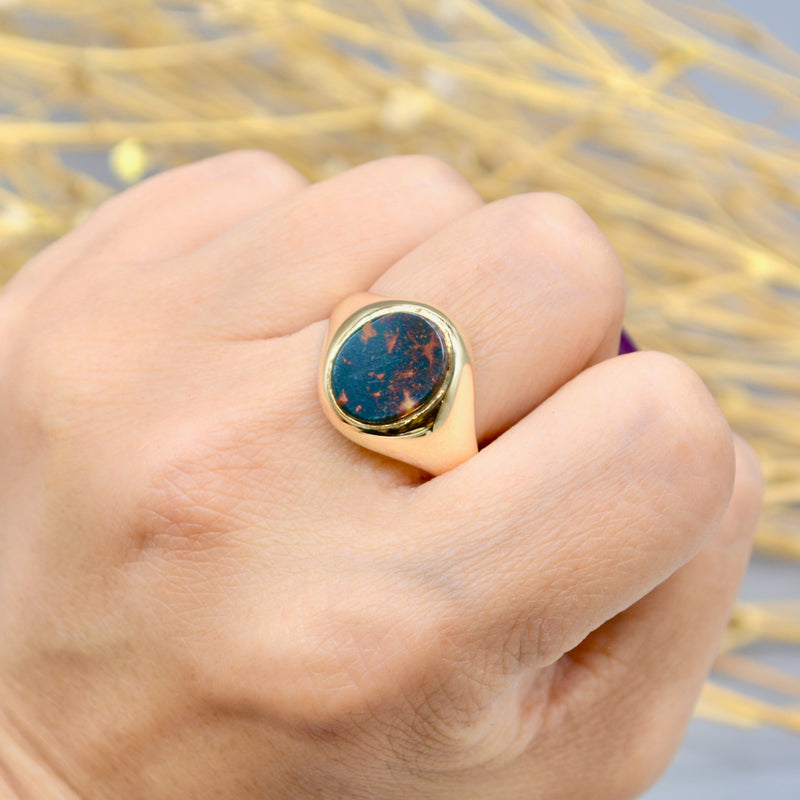 Vintage Oval Bloodstone 9CT Yellow Gold Mens Signet Ring