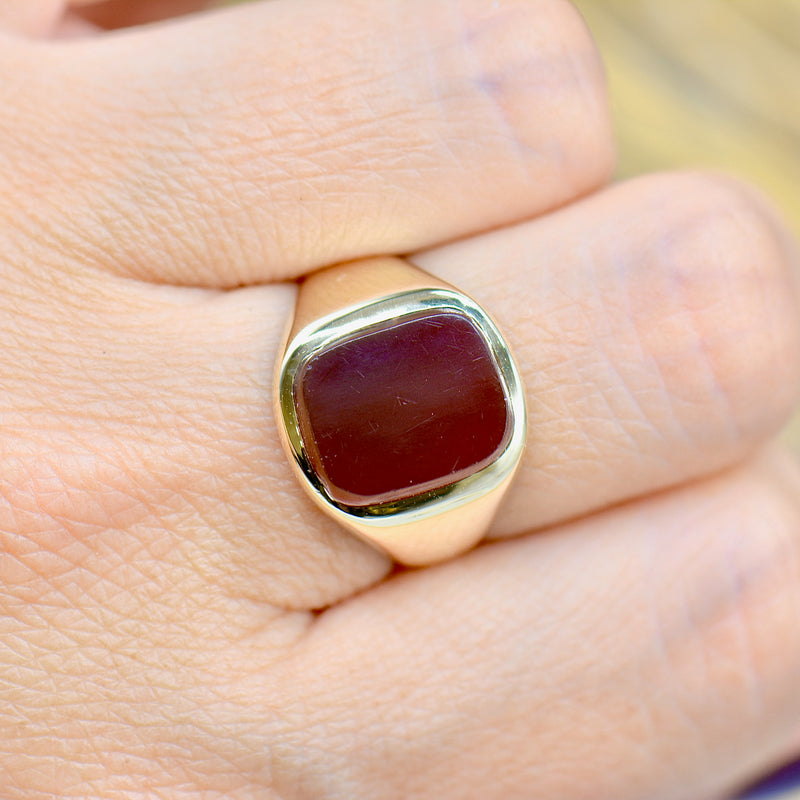 Vintage 1970s Carnelian 9ct Yellow Gold Signet Ring