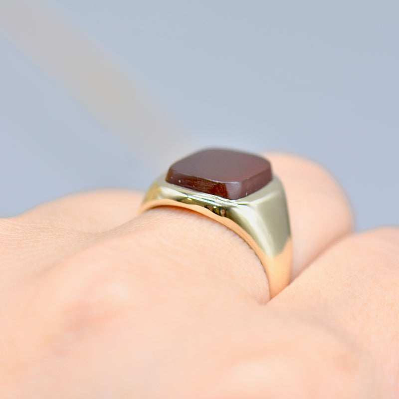 Vintage 1970s Carnelian 9ct Yellow Gold Signet Ring