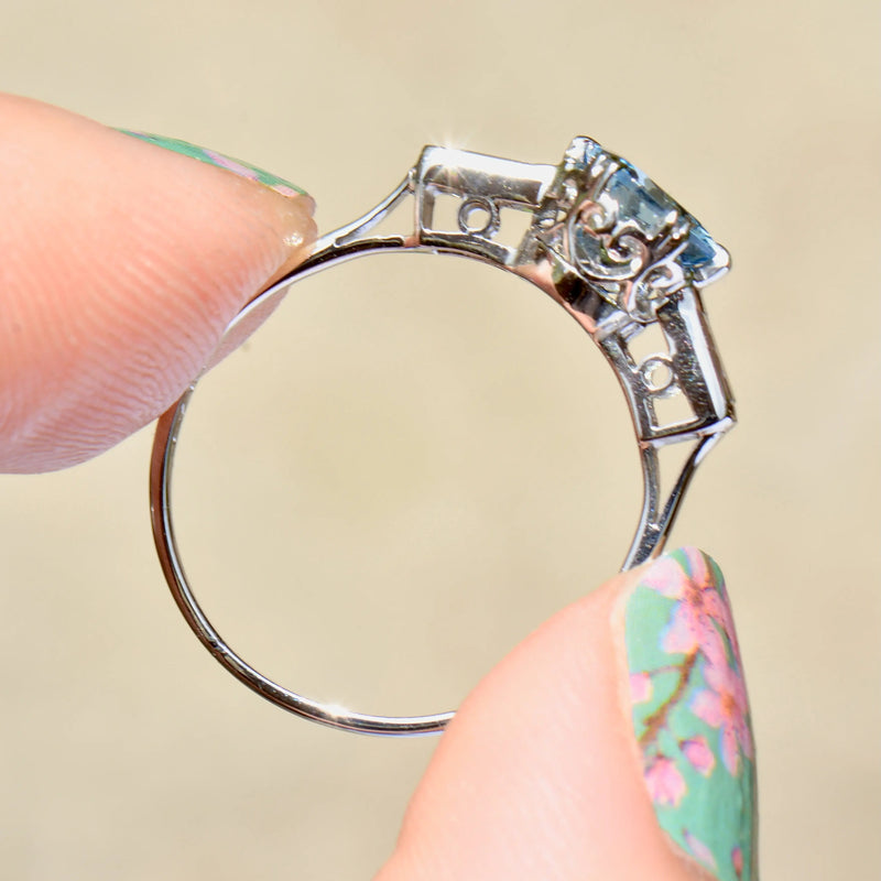 ヴィンテージ アクアマリンとバゲットダイヤモンドのプラチナリング