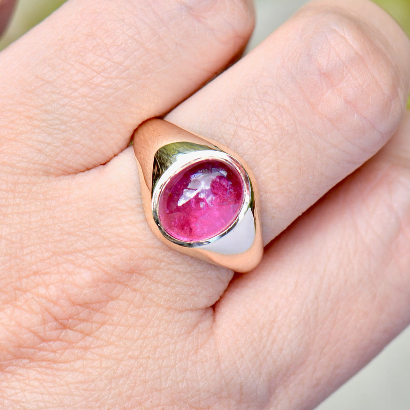 Vintage 1960s Pink Tourmaline 9ct Yellow Gold Signet Ring (3.39cts)