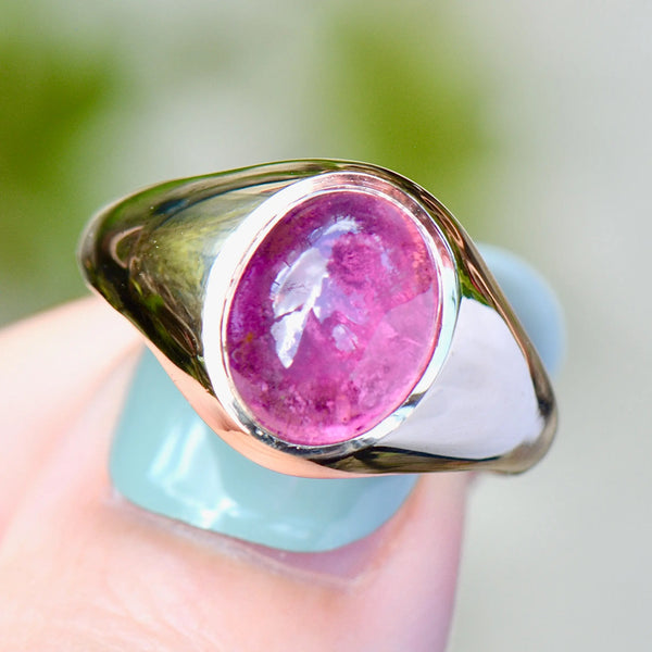 Vintage 1960s Pink Tourmaline 9ct Yellow Gold Signet Ring (3.39cts)