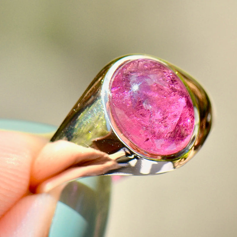 Vintage 1960s Pink Tourmaline 9ct Yellow Gold Signet Ring (3.39cts)