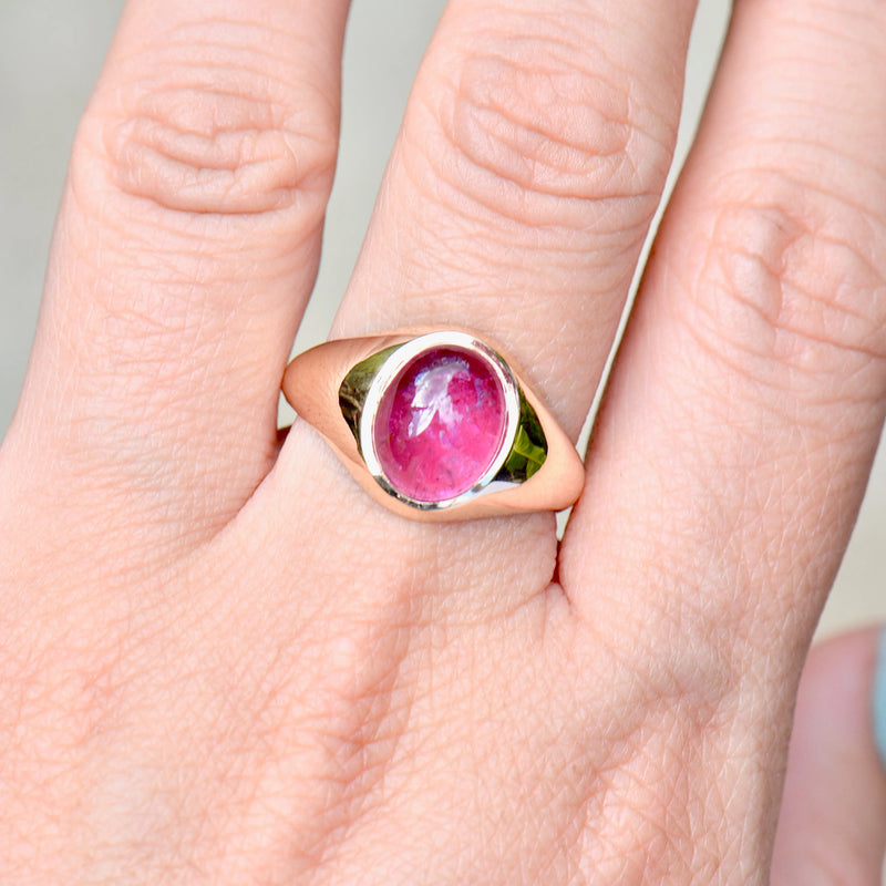 Vintage 1960s Pink Tourmaline 9ct Yellow Gold Signet Ring (3.39cts)