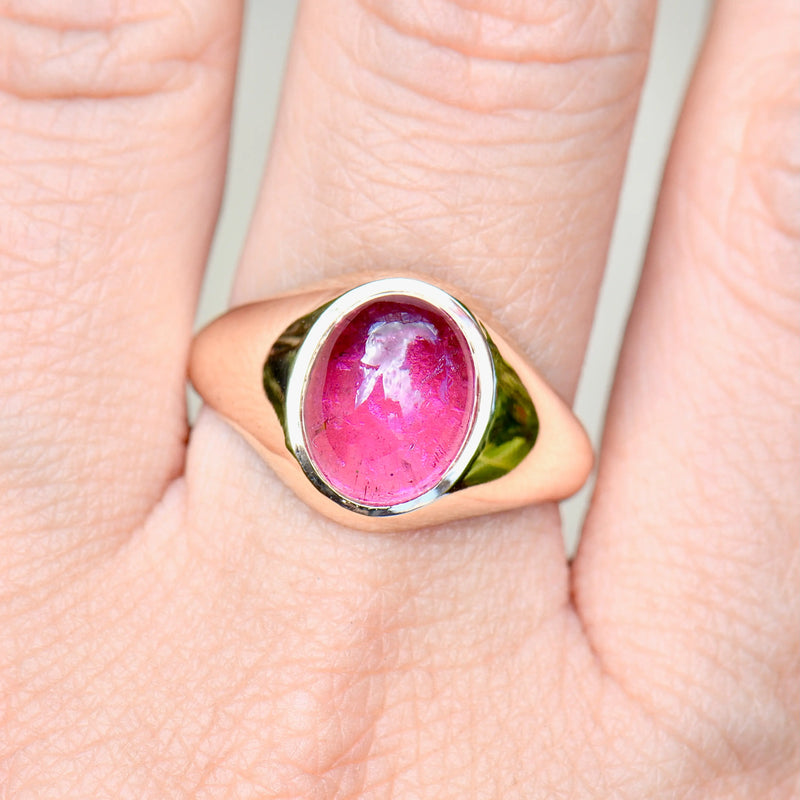 Vintage 1960s Pink Tourmaline 9ct Yellow Gold Signet Ring (3.39cts)
