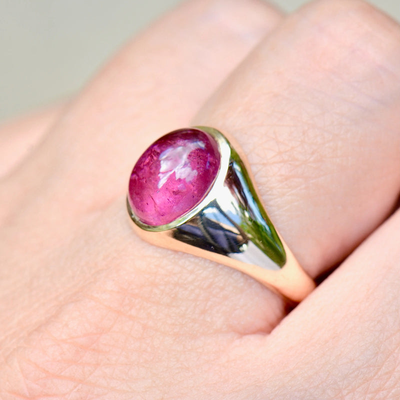 Vintage 1960s Pink Tourmaline 9ct Yellow Gold Signet Ring (3.39cts)