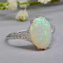 後期アールデコ様式のオーストラリア産オパールとオールドカットダイヤモンドのリング（プラチナと18カラットホワイトゴールド、2.55カラット）