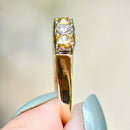 イエローサファイアとダイヤモンドの18カラットイエローゴールド5ストーンリング（0.90カラット）