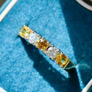 イエローサファイアとダイヤモンドの18カラットイエローゴールド5ストーンリング（0.90カラット）