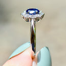 皇家蓝宝石和钻石 18ct 白金光环戒指（1.51cts）