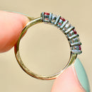 ルビーとダイヤモンドの7石18カラットイエローゴールドハーフエタニティスタッカブルバンド（0.55カラット）