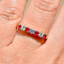 ルビーとダイヤモンドの7石18カラットイエローゴールドハーフエタニティスタッカブルバンド（0.55カラット）