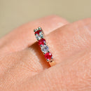 ルビーとダイヤモンドの7石18カラットイエローゴールドハーフエタニティスタッカブルバンド（0.55カラット）