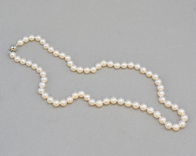 9ct 白金扣环 Akoya 珍珠项链（6-6.5 毫米）