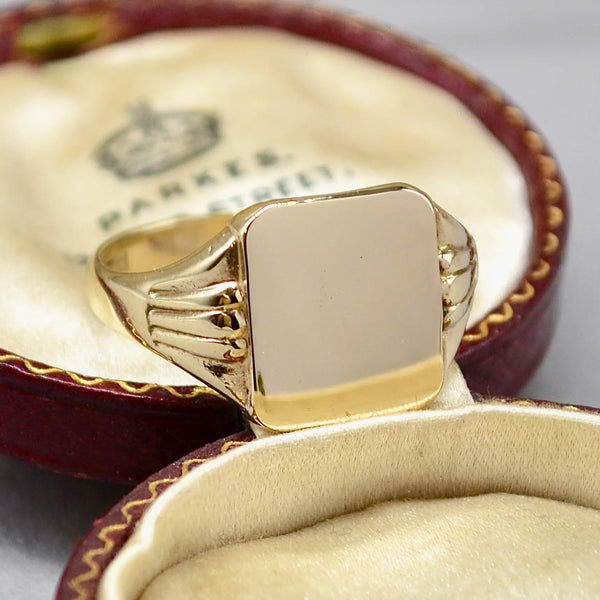 Vintage 1960s 9ct Yellow Gold Signet Ring
