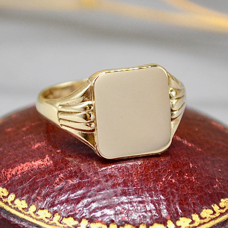 Vintage 1960s 9ct Yellow Gold Signet Ring