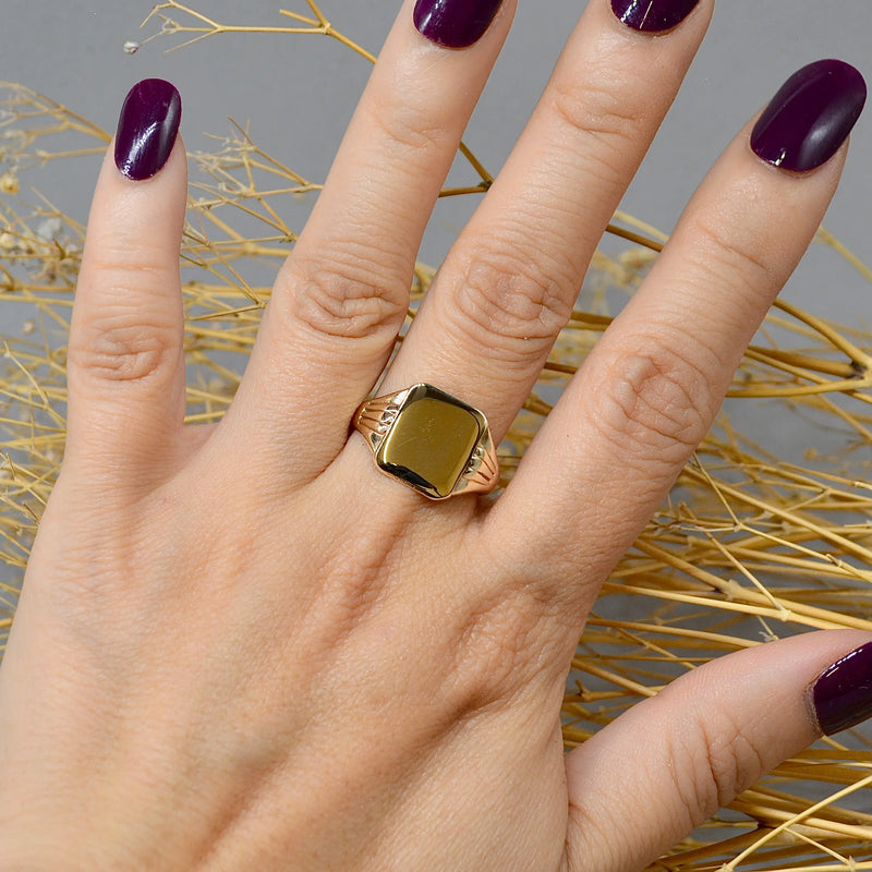 Vintage 1960s 9ct Yellow Gold Signet Ring