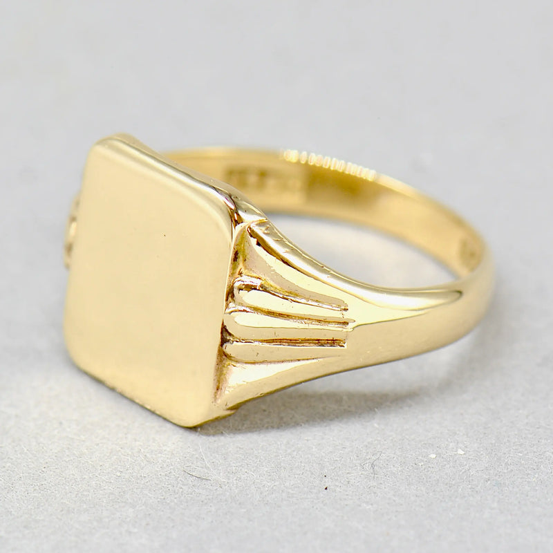 Vintage 1960s 9ct Yellow Gold Signet Ring