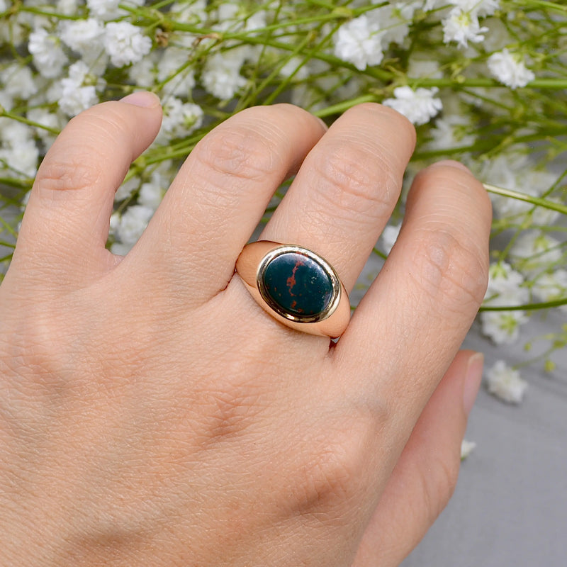 Vintage 1970s East-West Set Bloodstone 9ct Yellow Gold Signet Ring