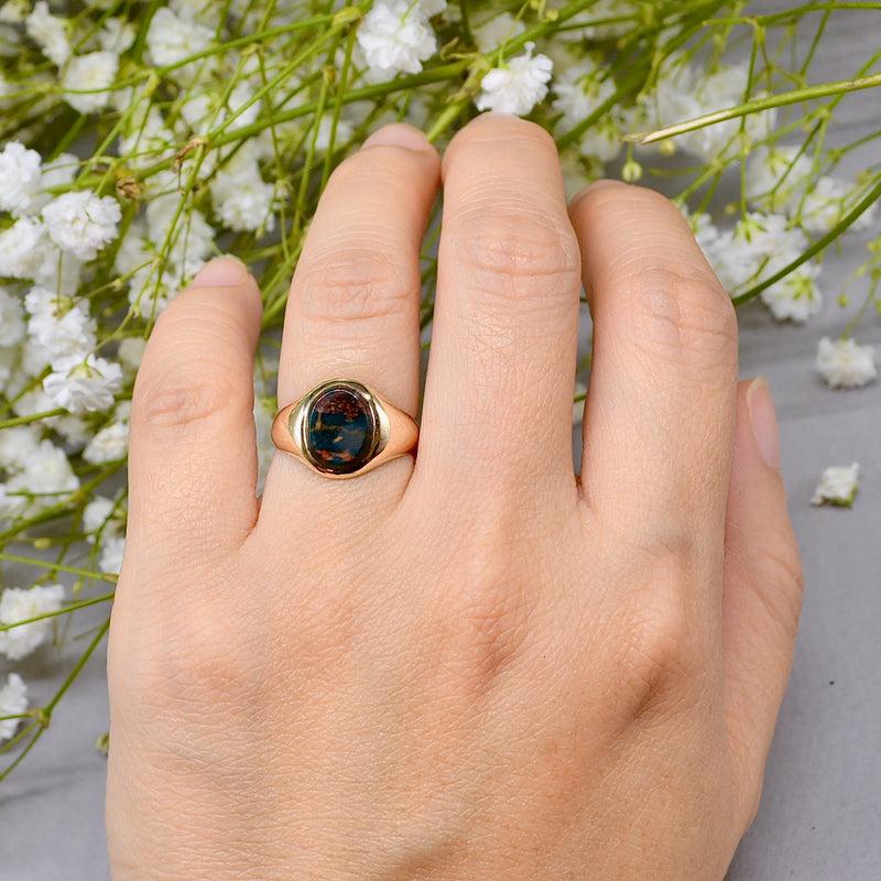 Vintage 1960s Small Bloodstone 9ct Yellow Gold Signet Ring