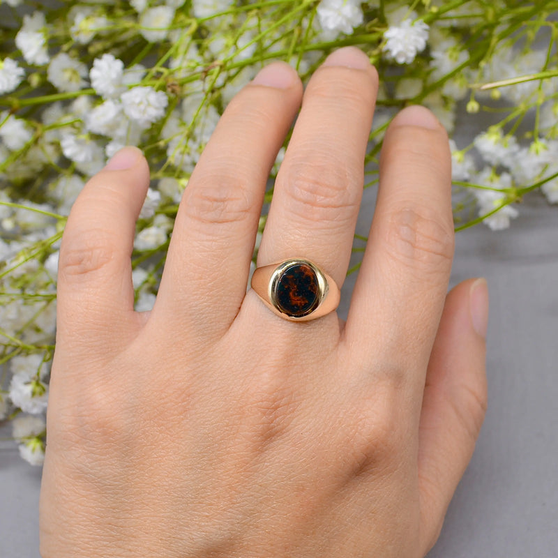 Vintage 1970s Small Bloodstone 9ct Yellow Gold Signet Ring