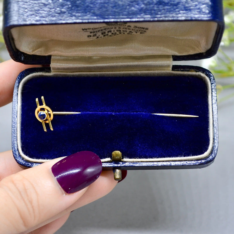 Vintage Old-Cut No Heat Blue Sapphire 15ct/9ct Yellow Gold Stick Pin/Lapel Pin/Tie Pin Boxed