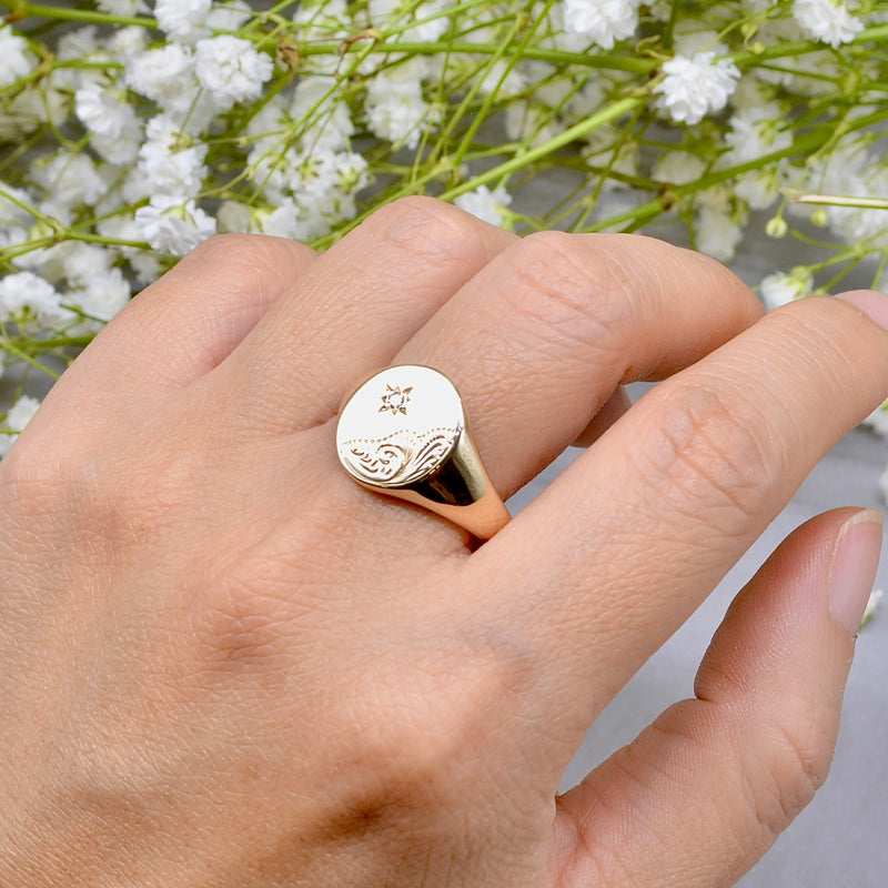 Vintage 1970s Diamond Star Signet Ring in 9ct Yellow Gold