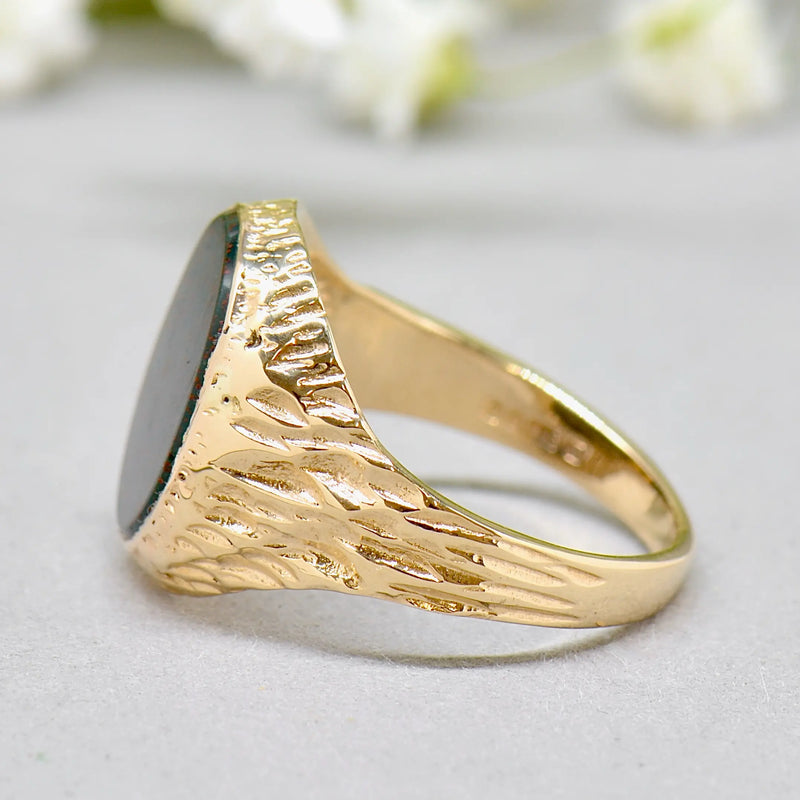 Vintage 1970s Textured Shoulders Bloodstone 9ct Yellow Gold Signet Ring