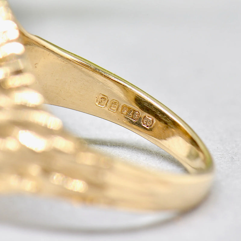 Vintage 1970s Textured Shoulders Bloodstone 9ct Yellow Gold Signet Ring