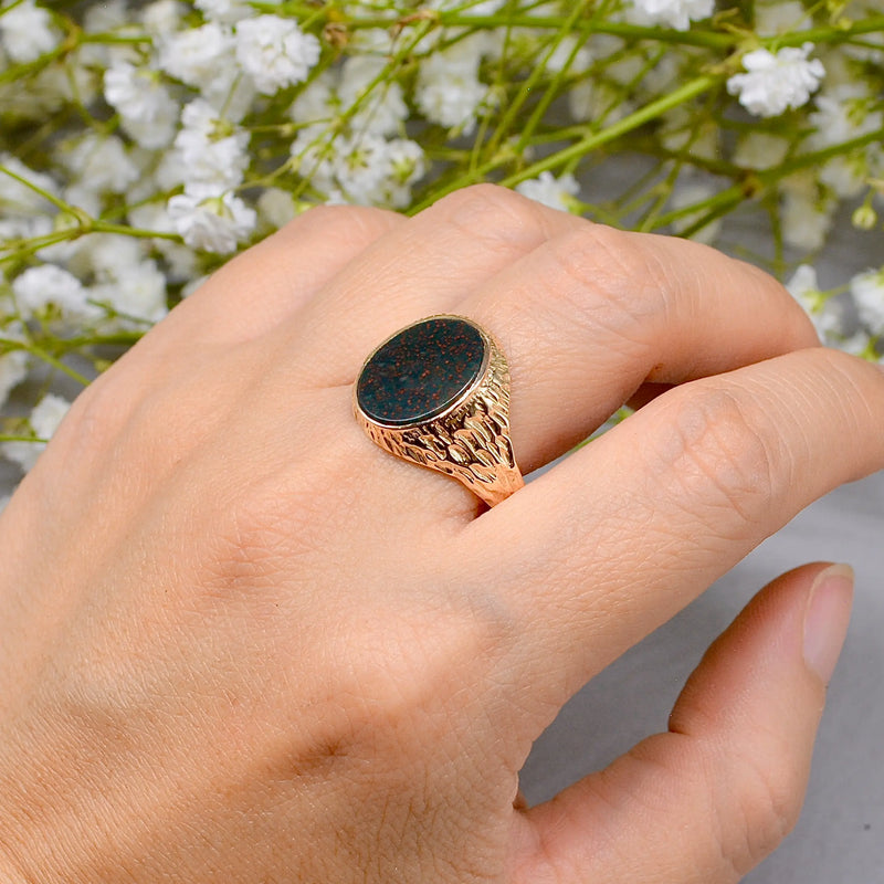 Vintage 1970s Textured Shoulders Bloodstone 9ct Yellow Gold Signet Ring