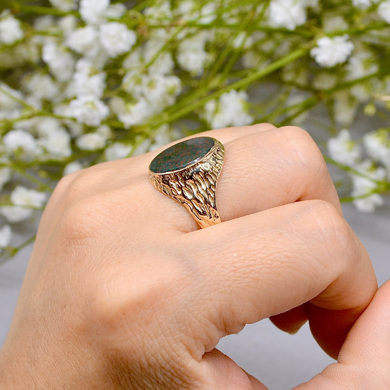 Vintage 1970s Textured Shoulders Bloodstone 9ct Yellow Gold Signet Ring