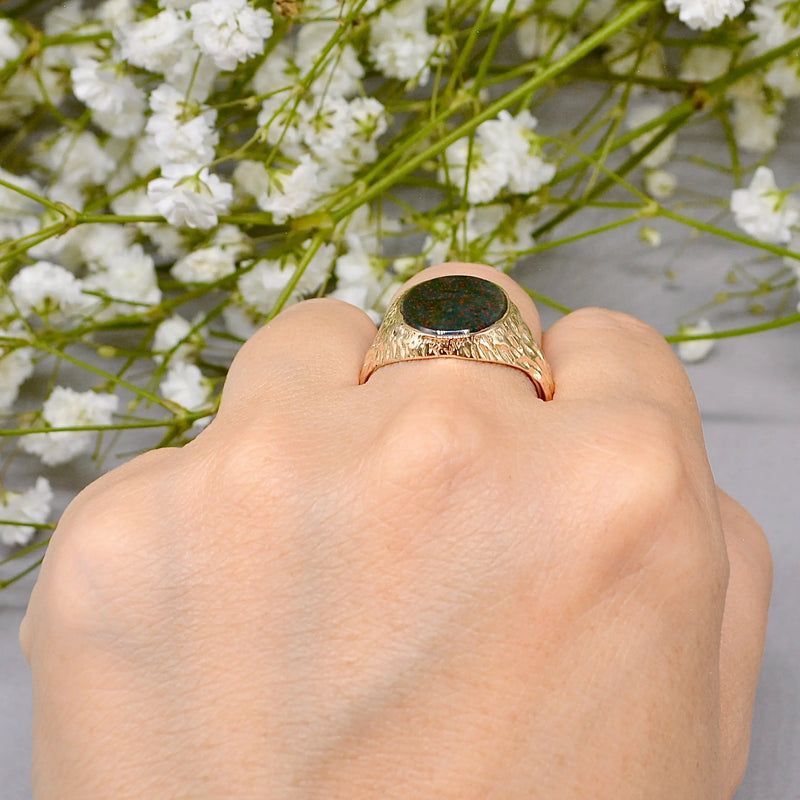 Vintage 1970s Textured Shoulders Bloodstone 9ct Yellow Gold Signet Ring